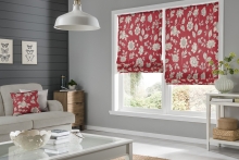 Red & white roman blinds in a lounge